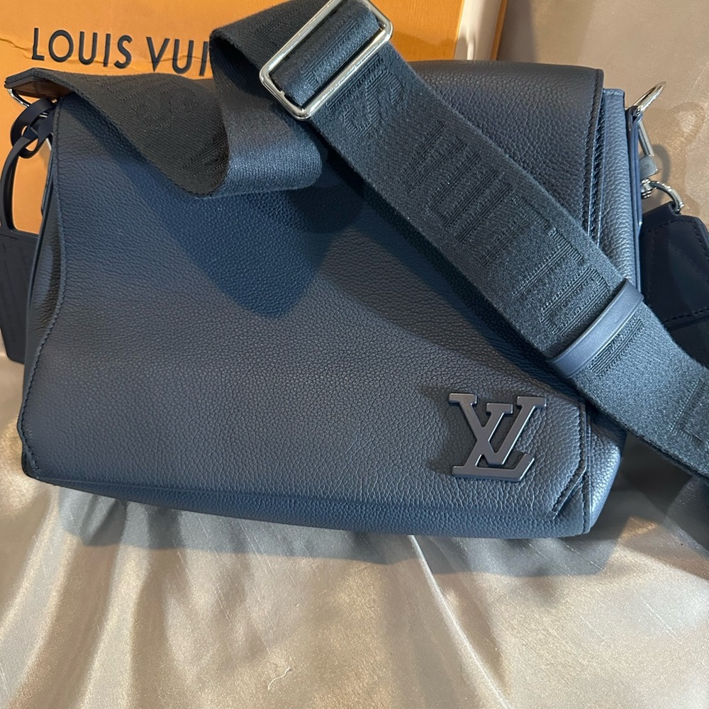 Louis Vuitton Black Men's Bag